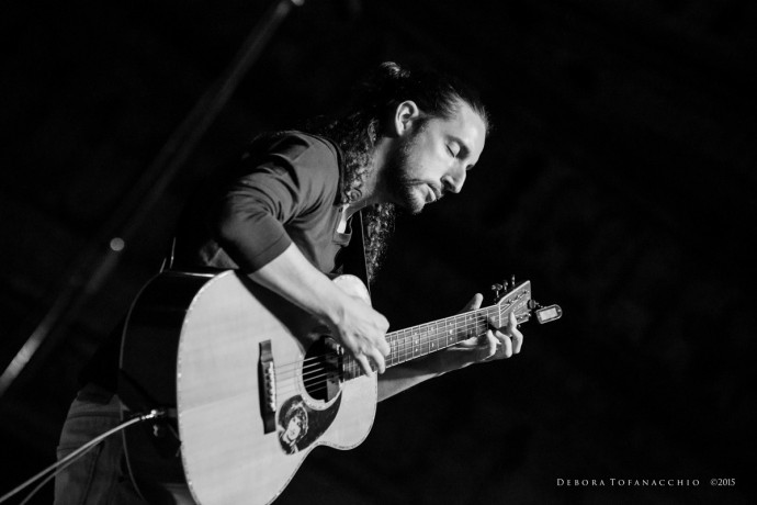 FolkClub, Torino: ven 17 Giovanni Baglioni, una chitarra acustica d’eccezione